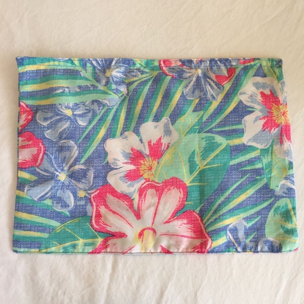 Vineyard Vines • Tropical Floral Velcro Pouch - Picture 2 of 3